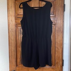 Black open back romper sz XL